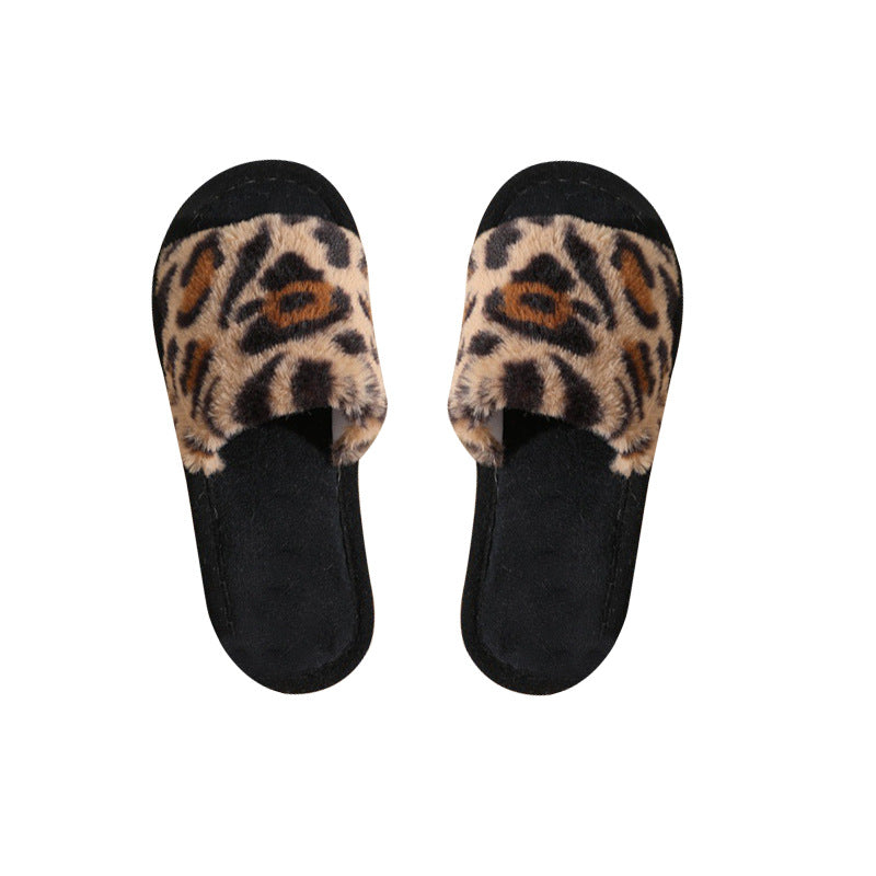 INGEBORG | HAUSSCHUHE MIT LEOPARDENMUSTER UND ÜBERKREUZTEN RIEMEN