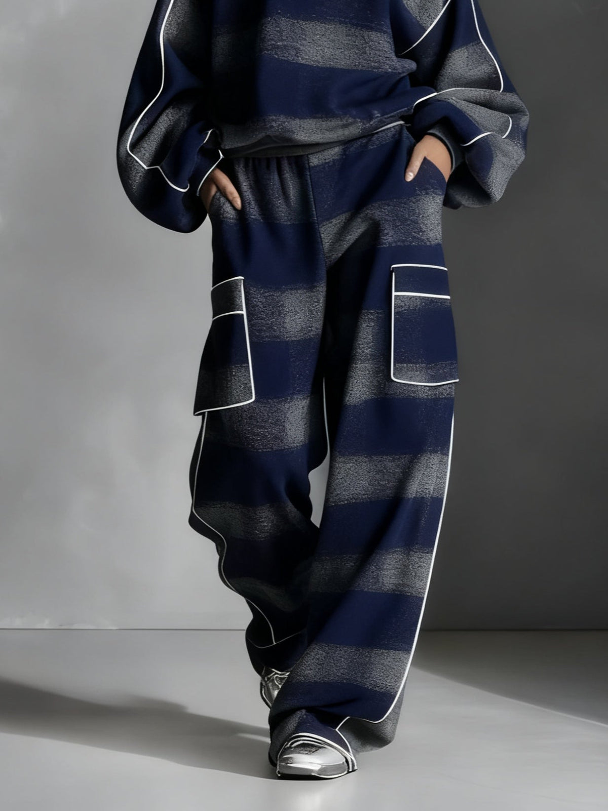 ELLA | SWEATSHIRT UND FREIZEITHOSEN-SET MIT KAROMUSTER IN BLAU UND GRAU