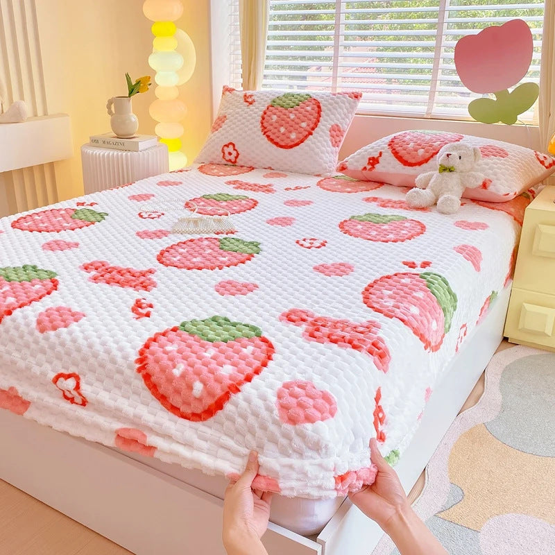 STRAWBERRYDREAM | NIEDLICHES ERDBEER-PLÜSCH-BETTSET