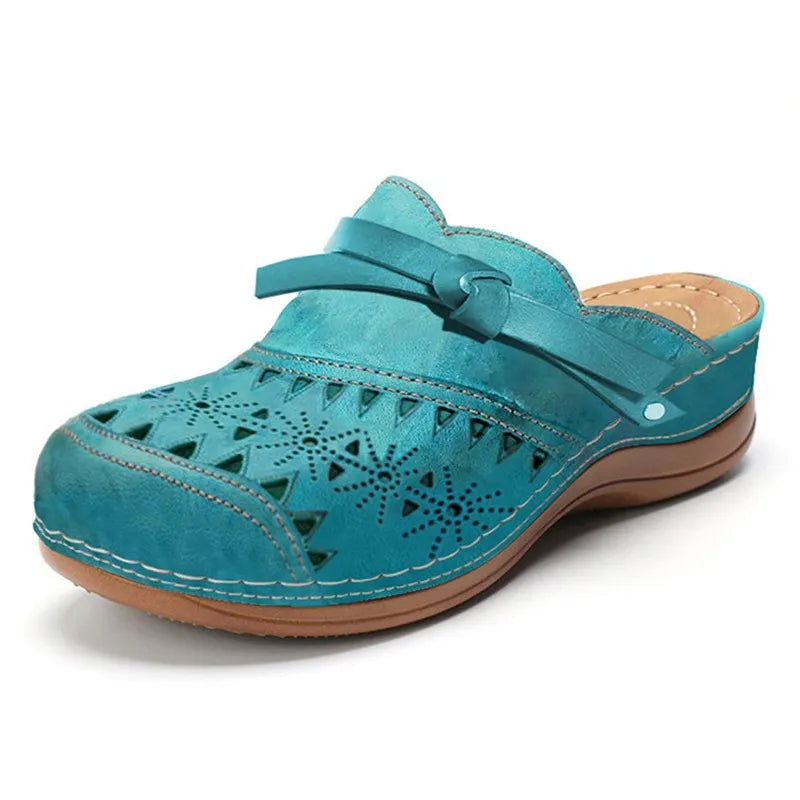 KATHLEEN | ORTHOPÄDISCHE CLOGS MIT PERFORIERTEM RIEMEN