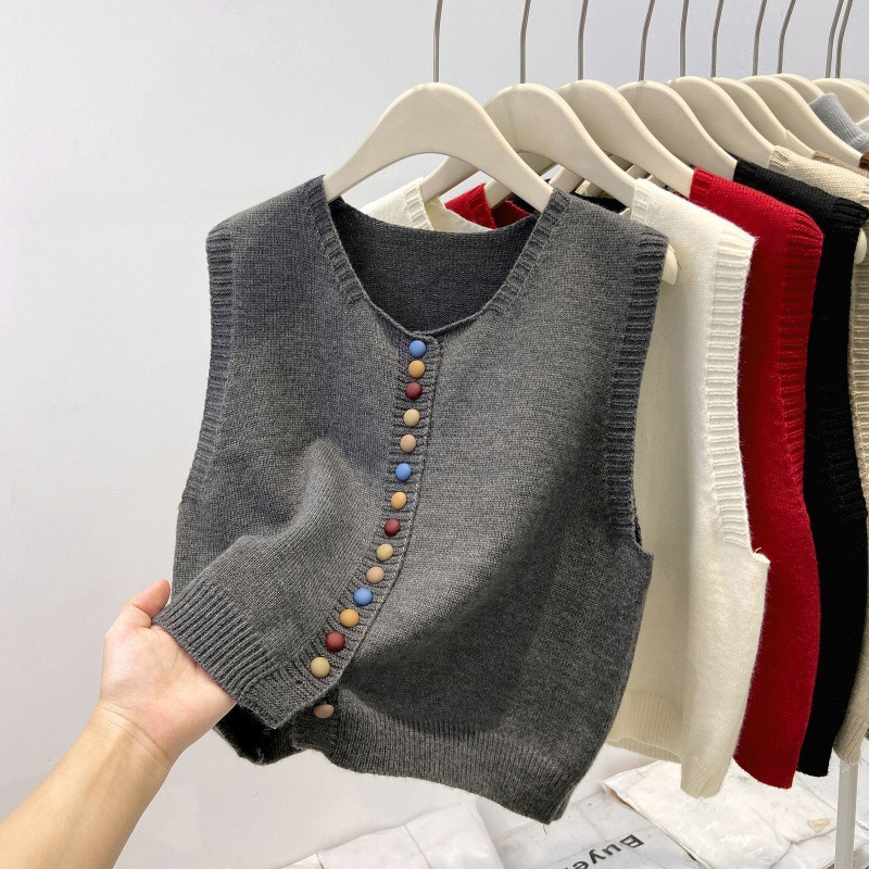 DIE MARIBEL | STRICKWESTE MIT FARBIGEN KNÖPFEN
