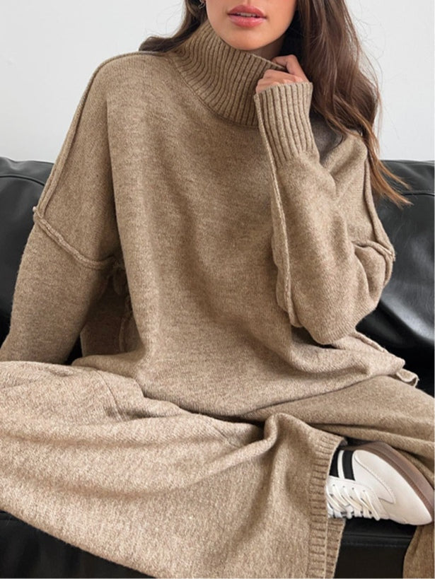 AMELIA | LÄSSIGES SET AUS HOCHGESCHLOSSENEM, DICKEM STRICKPULLOVER