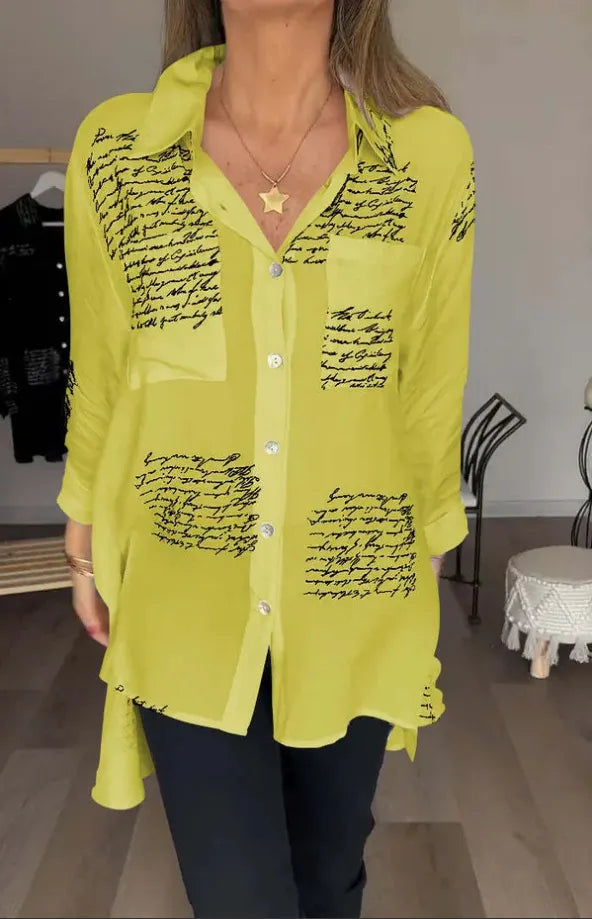 GLYNIS | OVERSIZED BLUSE MIT SCHRIFTZUG-PRINT UND KNOPFLEISTE