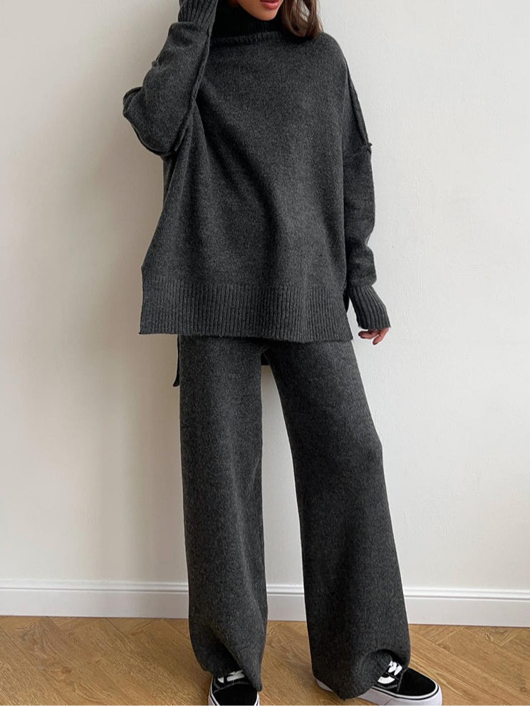 AMELIA | LÄSSIGES SET AUS HOCHGESCHLOSSENEM, DICKEM STRICKPULLOVER