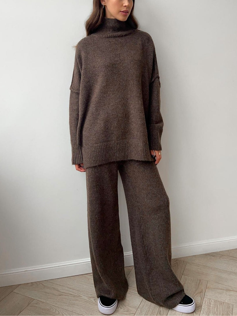 AMELIA | LÄSSIGES SET AUS HOCHGESCHLOSSENEM, DICKEM STRICKPULLOVER