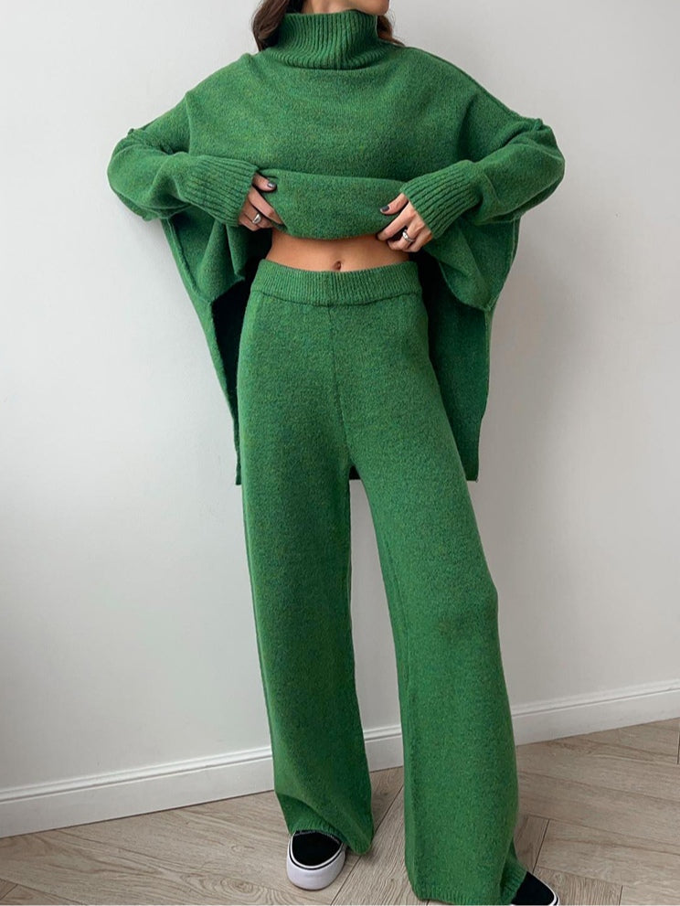 AMELIA | LÄSSIGES SET AUS HOCHGESCHLOSSENEM, DICKEM STRICKPULLOVER