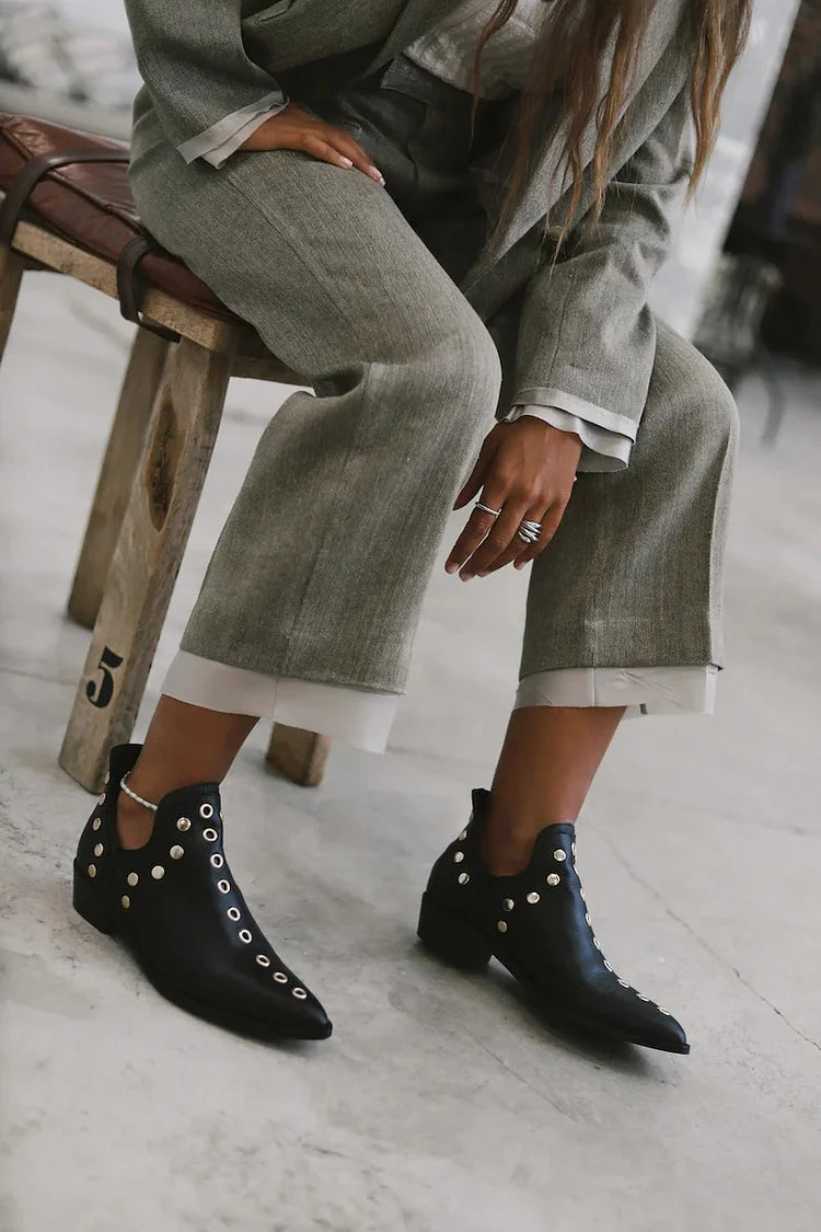 ROSE | NIETEN-STIEFELETTEN MIT SPITZER KAPPE