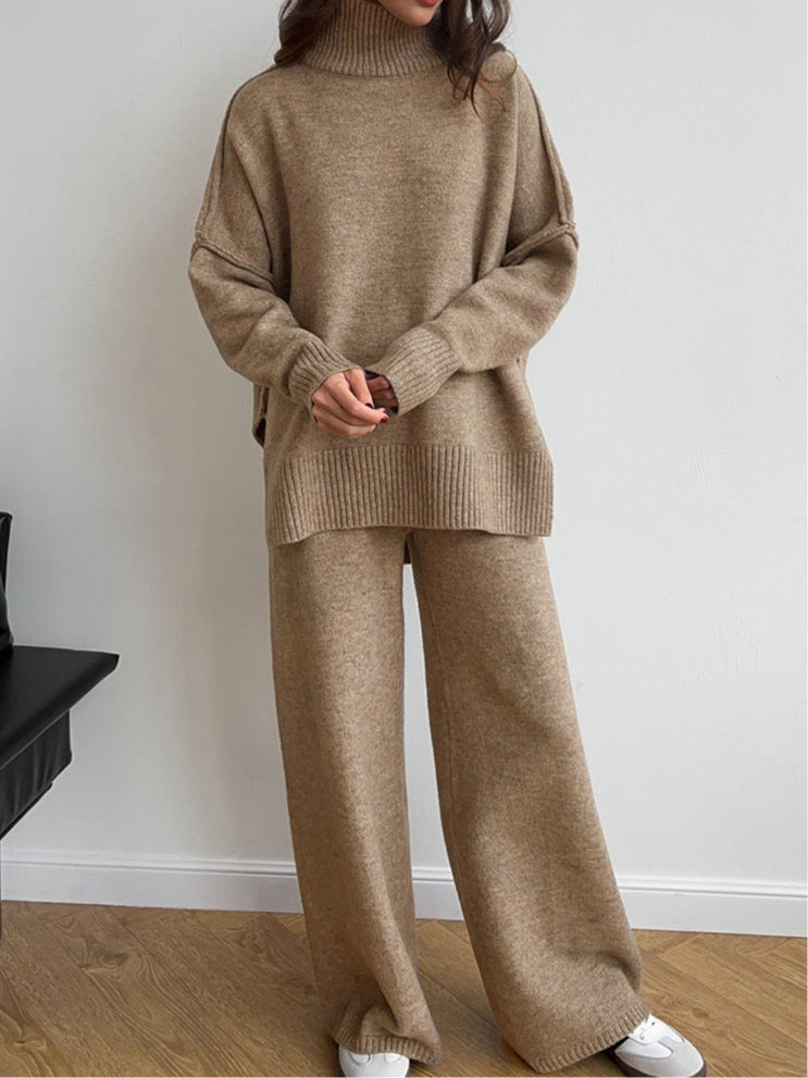 AMELIA | LÄSSIGES SET AUS HOCHGESCHLOSSENEM, DICKEM STRICKPULLOVER