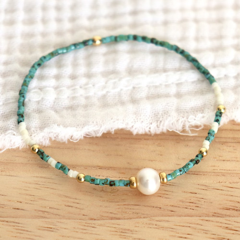 TESSA | MINIMALISTISCHES TÜRKIS- UND PERLENARMBAND