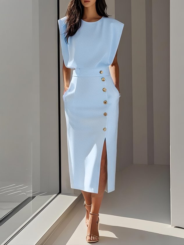 GENEVIEVE | MIDI-KLEID MIT SCHULTERPOLSTERN, KNOPFDETAILS UND SCHLITZ