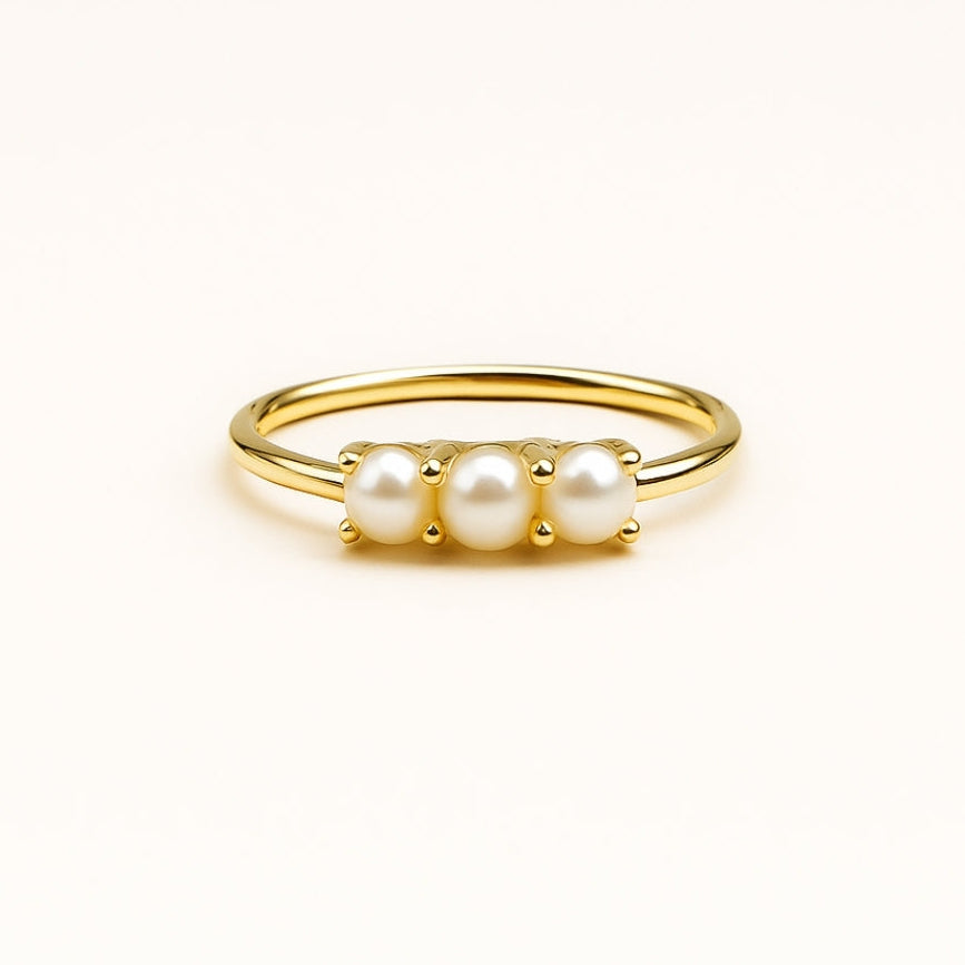 VALENTINA | GOLDENER RING MIT DREI PERLEN