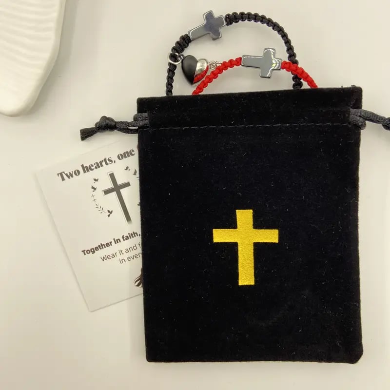 ARMBAND MIT KREUZ- UND HERZ-ANHÄNGER