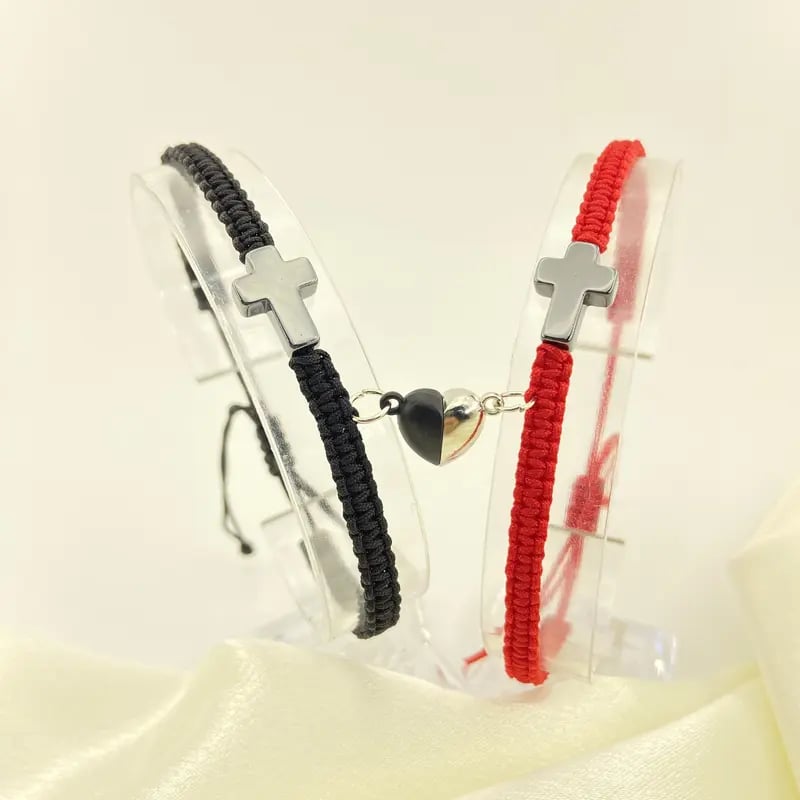 ARMBAND MIT KREUZ- UND HERZ-ANHÄNGER