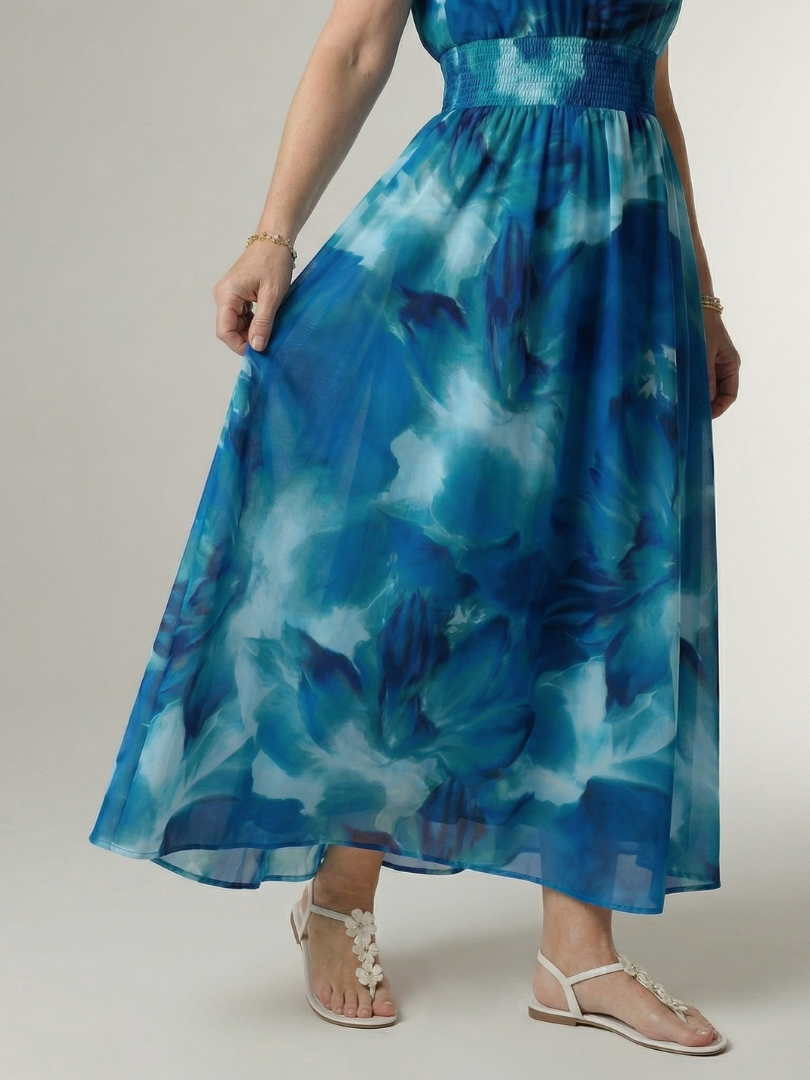 SYLIN | MIDI-KLEID MIT HALTERNECK-AUSSCHNITT UND RAFFUNG