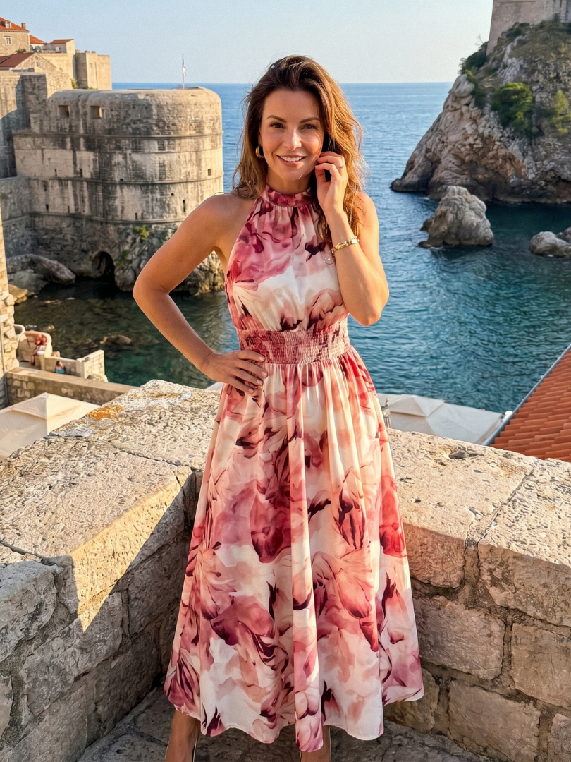 OLIVIA | MIDI-KLEID MIT GERAFTER TAILLE UND ABSTRAKTEM DRUCK