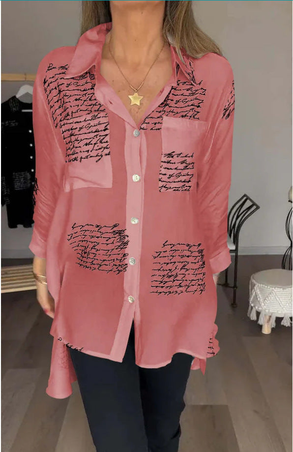 GLYNIS | OVERSIZED BLUSE MIT SCHRIFTZUG-PRINT UND KNOPFLEISTE