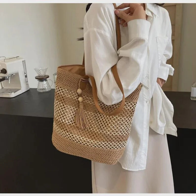 MIRA | BOHO-STROHTASCHE MIT QUASTEN