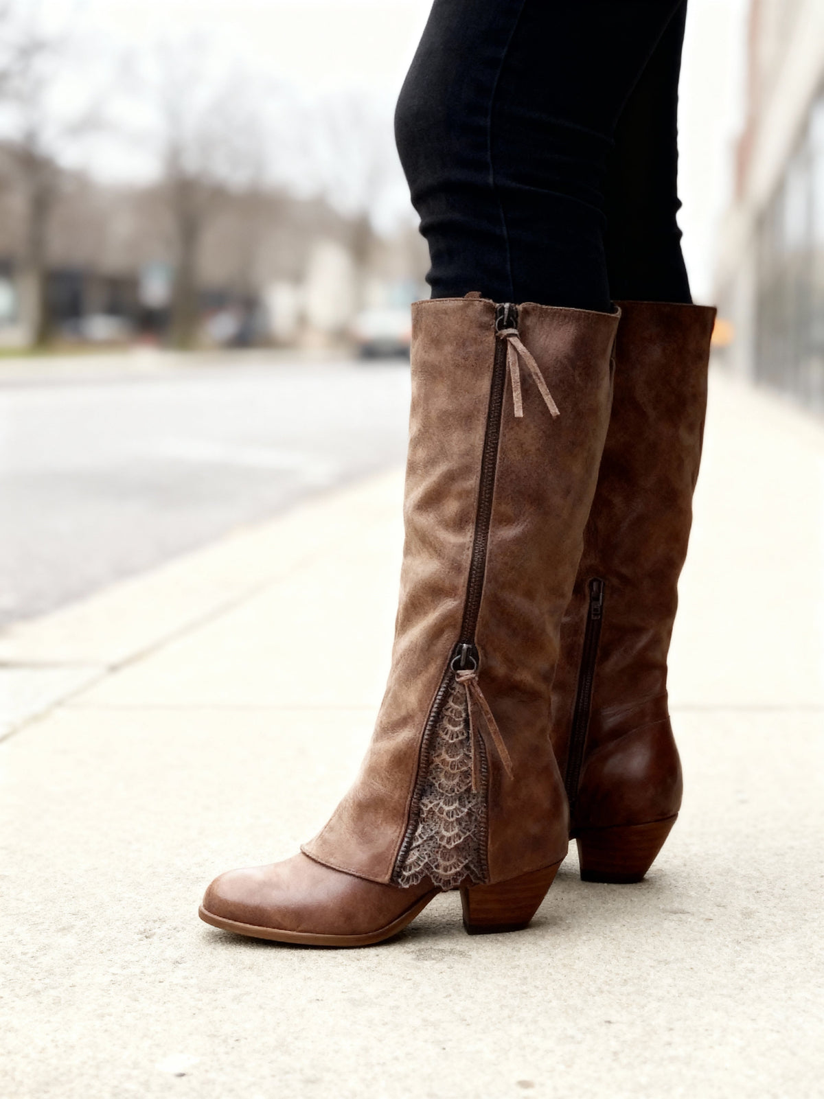 EVIE | FEMININE WESTERN-STIEFEL AUS SPITZE