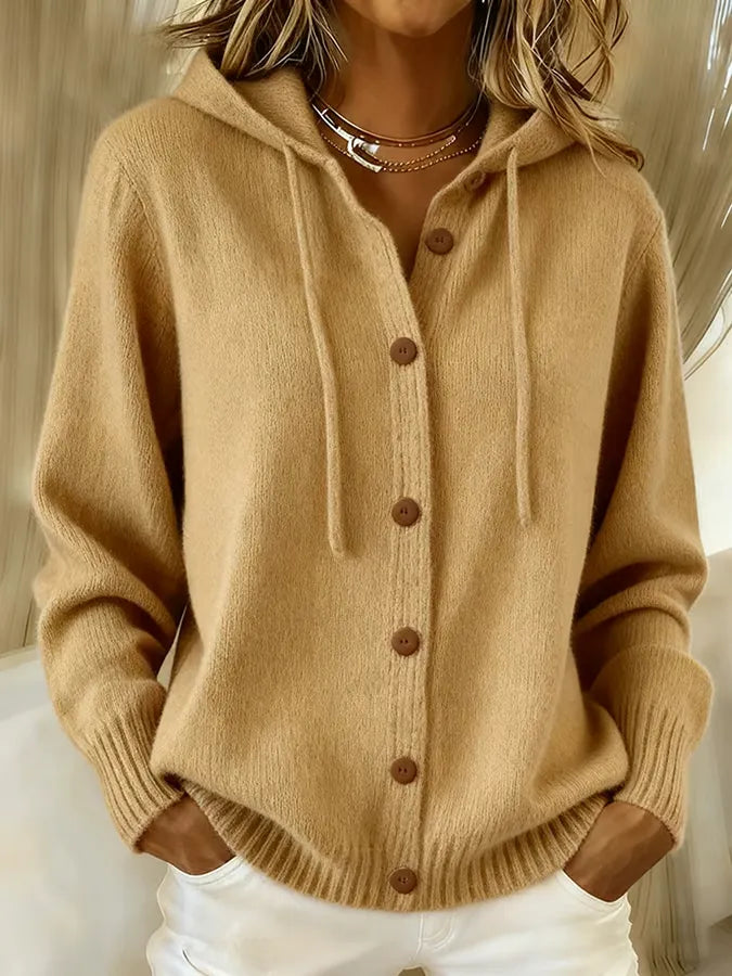 BRENDA | GEMÜTLICHE STRICKJACKE MIT KAPUZE UND KNÖPFEN