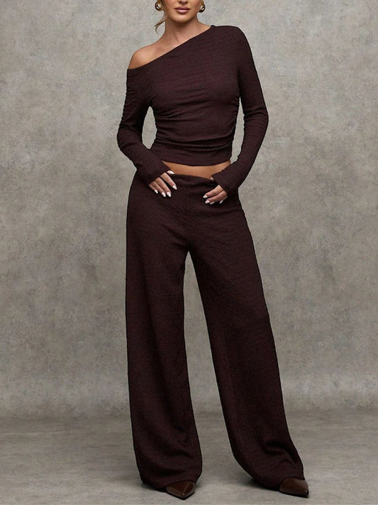 AMELIA | BRAUNES SCHULTERFREIES STRICKOBERTEIL UND HOSE MIT WEITEM BEIN SET