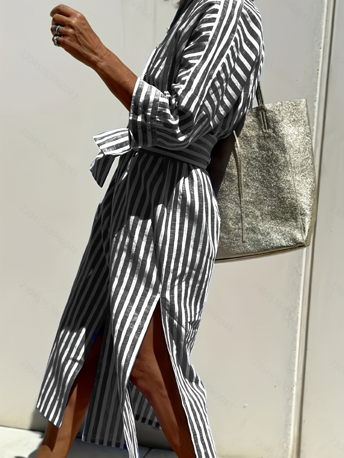 CHRISTINE | GESTREIFTES KLEID MIT KNOPFLEISTE UND GÜRTEL