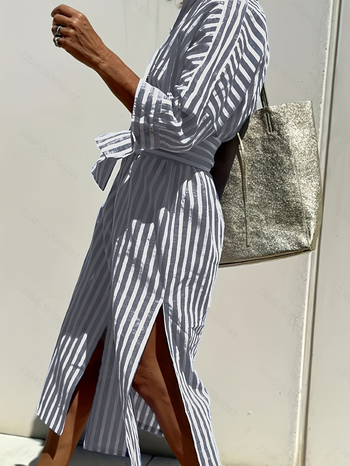 CHRISTINE | GESTREIFTES KLEID MIT KNOPFLEISTE UND GÜRTEL