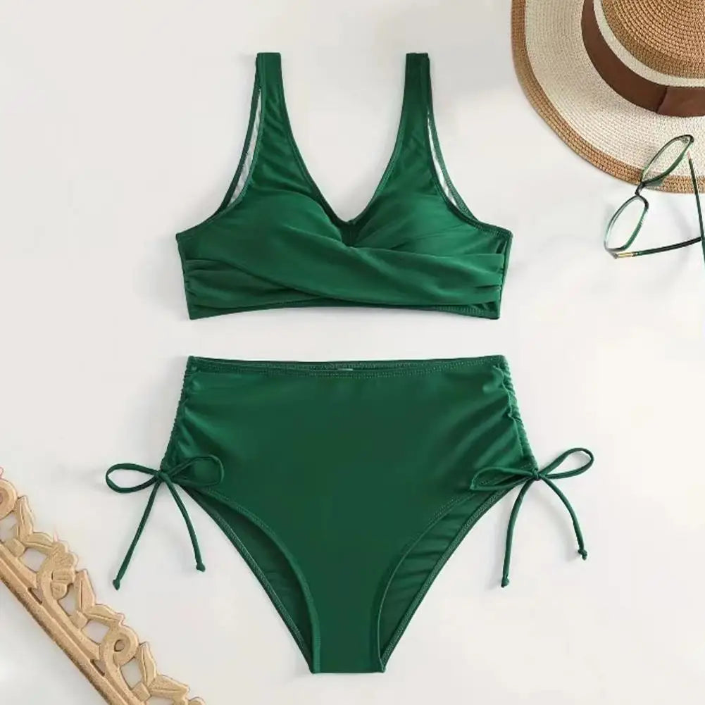 SARENA | IHR BIKINI MIT BAUCH-WEG-EFFEKT UND ELEGANTEM V-AUSSCHNITT