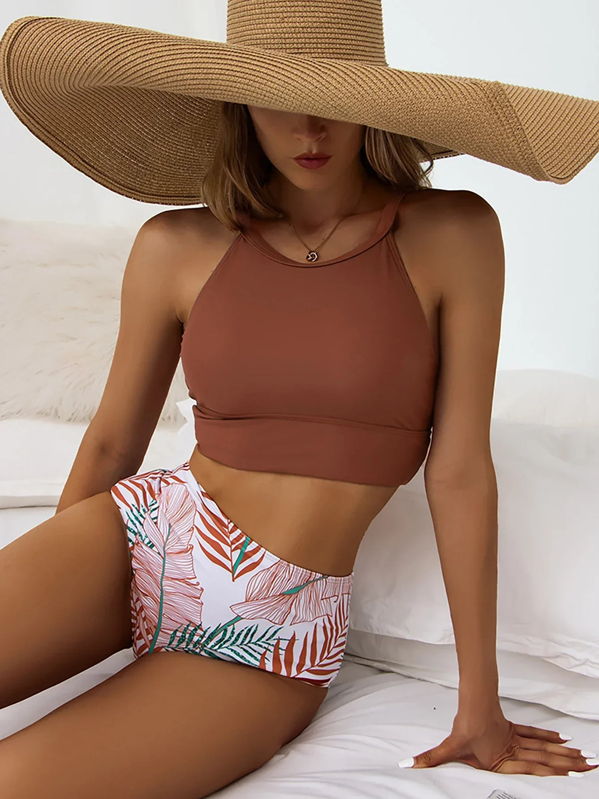 VALENTINA | BIKINI-SET MIT HOHEM HALS UND TAILLIERTEM HÖSCHEN