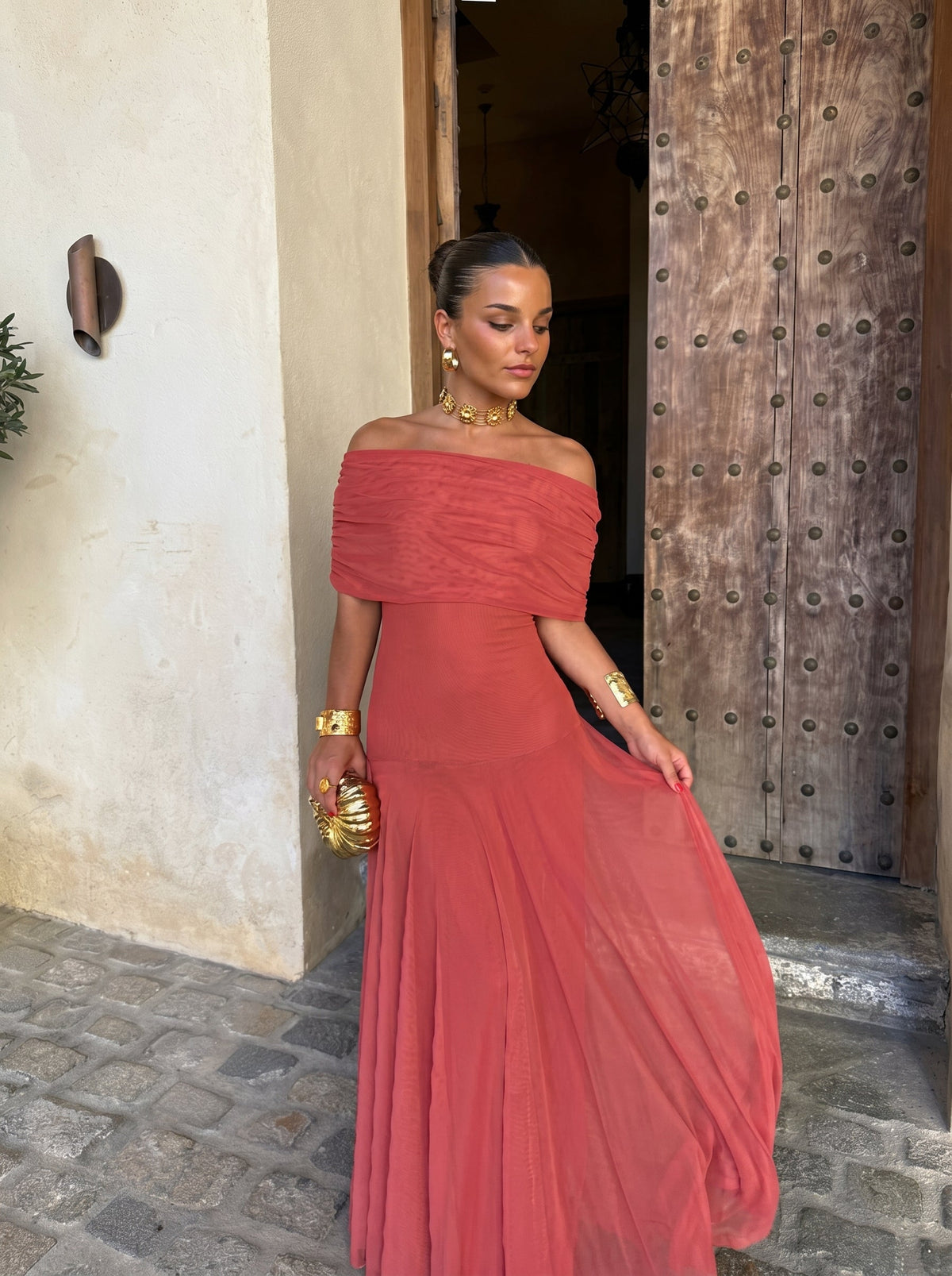 VICTORIA | SCHULTERFREIES MAXIKLEID MIT FALTENWURF