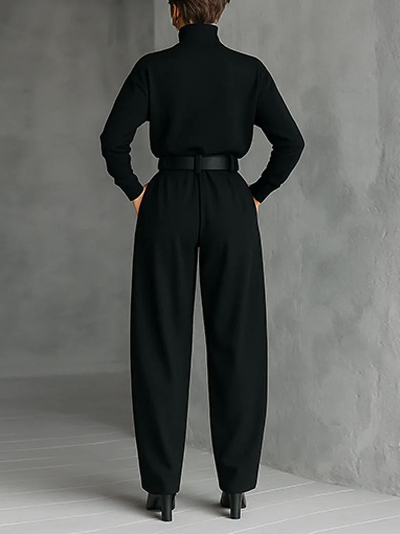 ISLA | KOMPLETTES SET AUS SCHWARZEM ROLLKRAGENPULLOVER UND GERADE GESCHNITTENER HOSE
