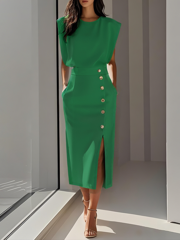 GENEVIEVE | MIDI-KLEID MIT SCHULTERPOLSTERN, KNOPFDETAILS UND SCHLITZ