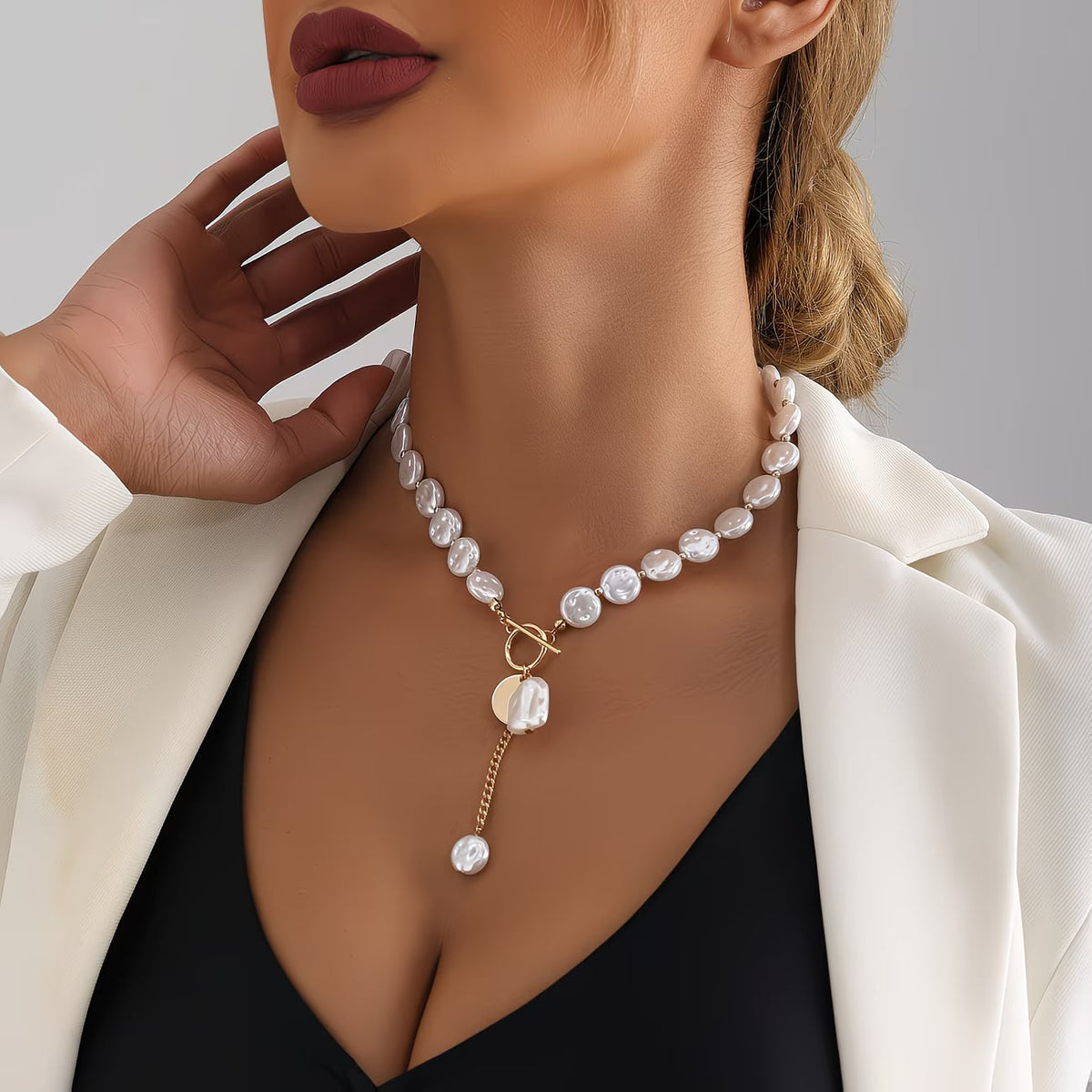 AURELIE | BAROQUE-PERLENKETTE MIT KNEBELVERSCHLUSS