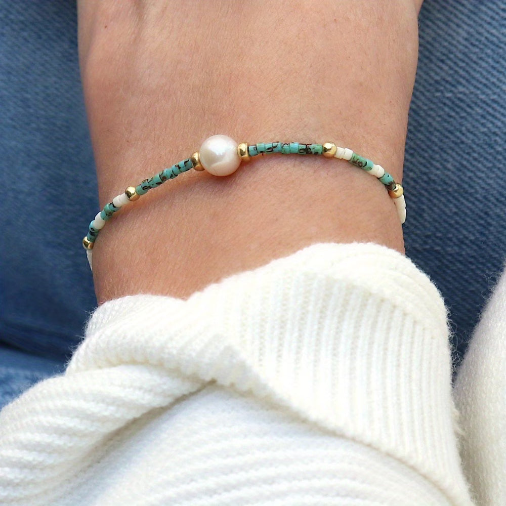 TESSA | MINIMALISTISCHES TÜRKIS- UND PERLENARMBAND