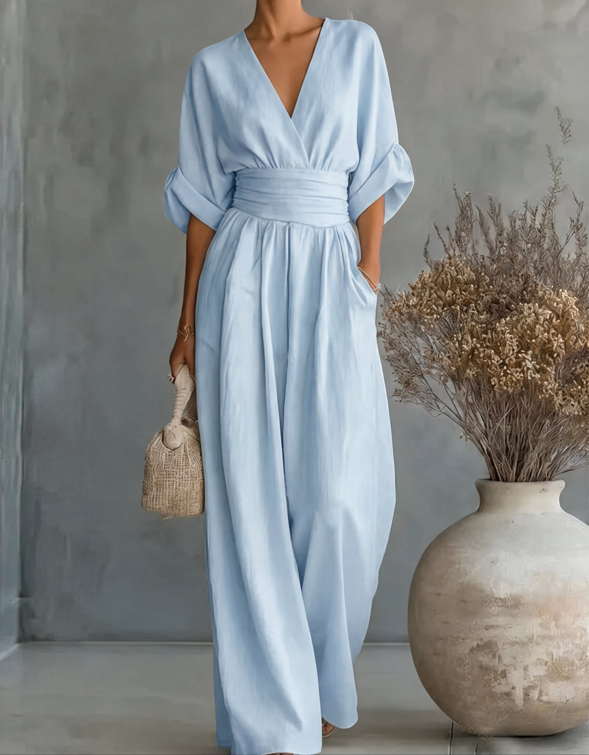 MONICA | ELEGANTES JUMPSUIT MIT V-AUSSCHNITT UND WEITEM BEIN