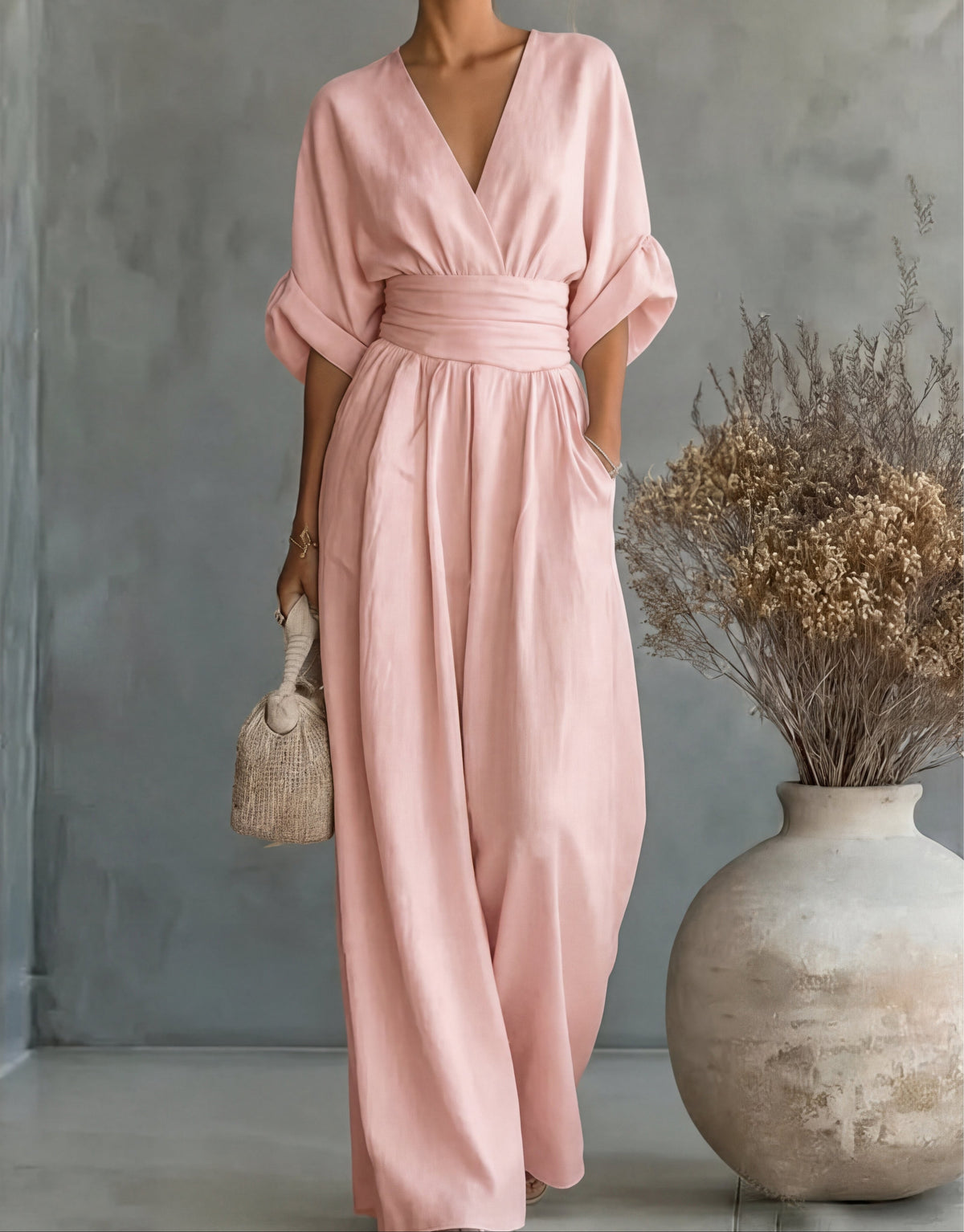 MONICA | ELEGANTES JUMPSUIT MIT V-AUSSCHNITT UND WEITEM BEIN