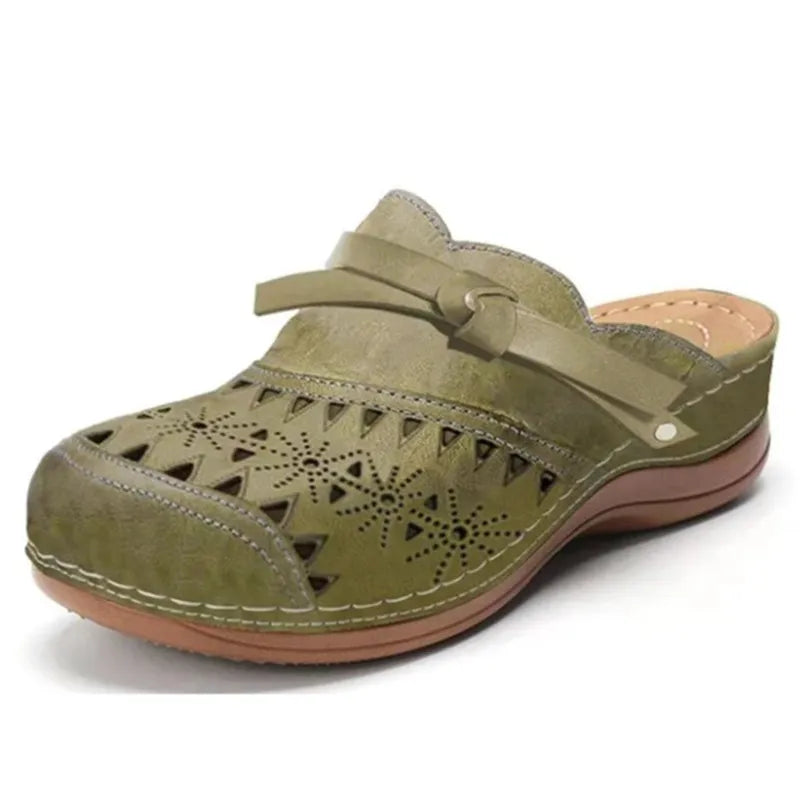 KATHLEEN | ORTHOPÄDISCHE CLOGS MIT PERFORIERTEM RIEMEN