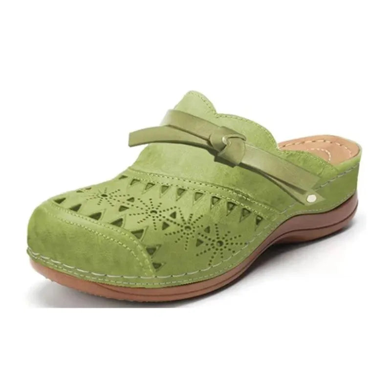 KATHLEEN | ORTHOPÄDISCHE CLOGS MIT PERFORIERTEM RIEMEN