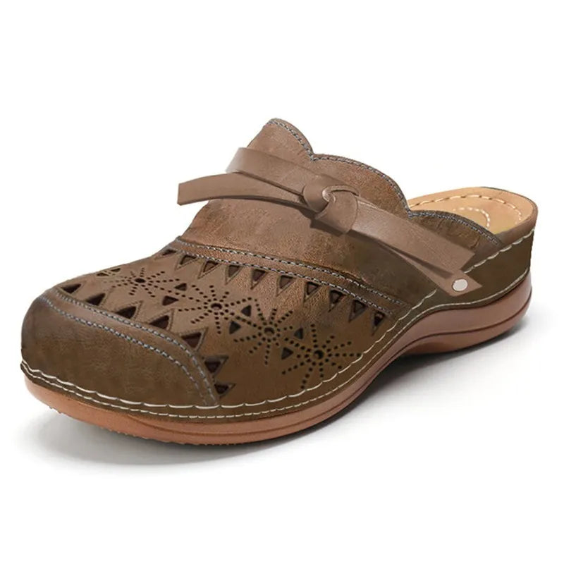 KATHLEEN | ORTHOPÄDISCHE CLOGS MIT PERFORIERTEM RIEMEN