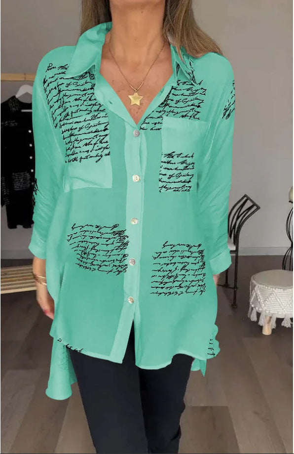 GLYNIS | OVERSIZED BLUSE MIT SCHRIFTZUG-PRINT UND KNOPFLEISTE