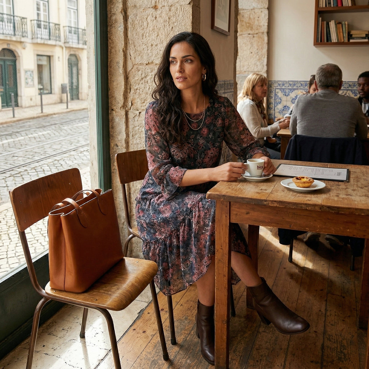 NOREEN | MIDI-KLEID AUS CHIFFON MIT PAISLEY-MUSTER UND BAUCH-KASCHIERUNG
