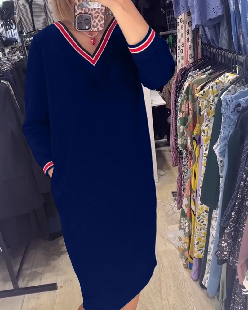 WANDA | SPORTIVES V-NECK-KLEID MIT STREIFENBESATZ UND TASCHEN