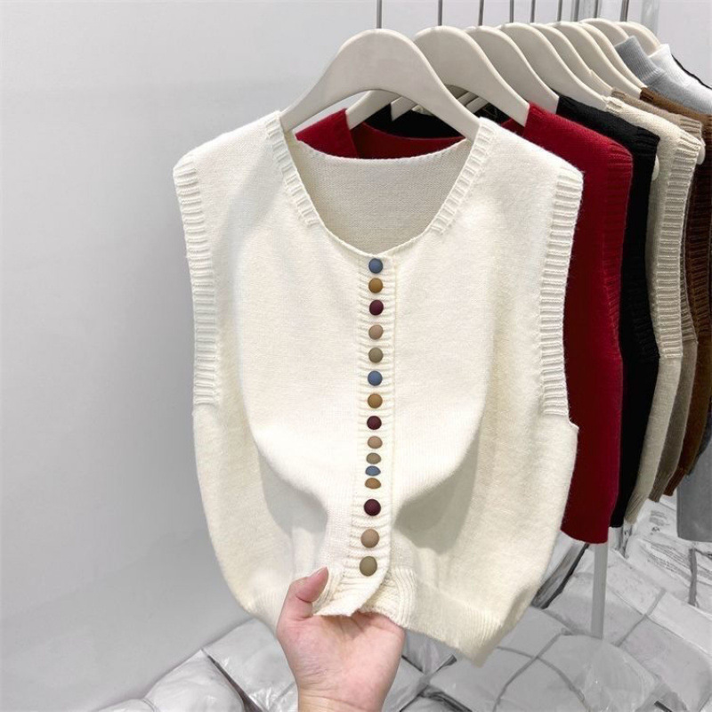 DIE MARIBEL | STRICKWESTE MIT FARBIGEN KNÖPFEN