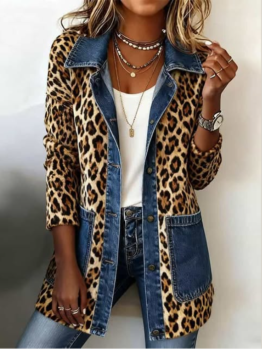 FABLENNE | LANGER JACKET MIT DENIM-EINSATZ IM LEOPARDEN-MUSTER