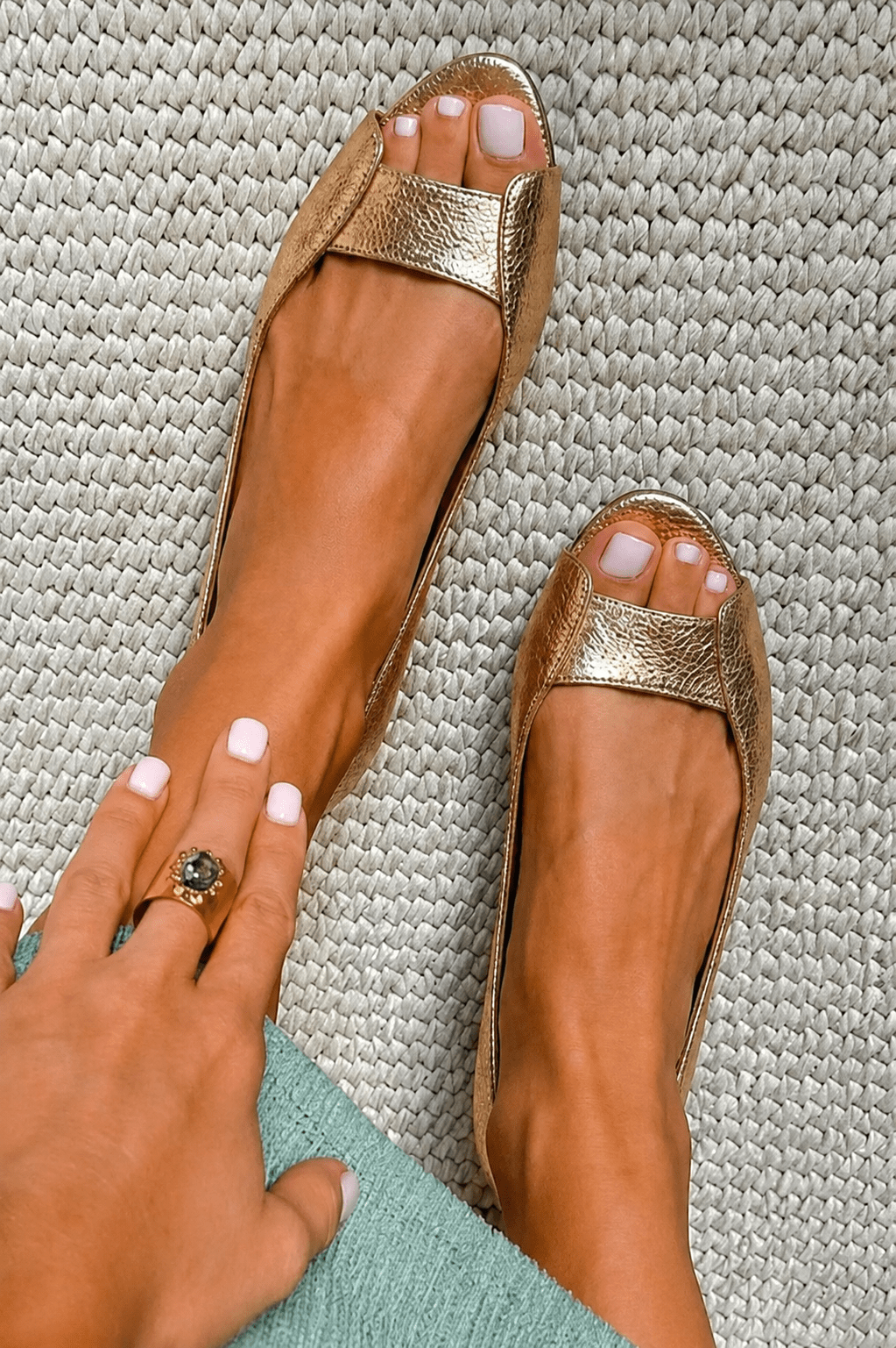 ADELINA | KOMFORTABLE UND ELEGANTE GOLDENE SANDALEN